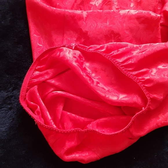 Red Skirt 🌹 - Picture 3 of 10